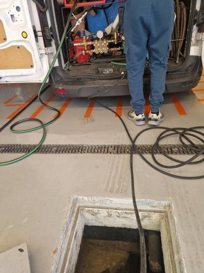 Trabalho de canalizacao e desentupimento realizado pela So Esgotos, foto 45