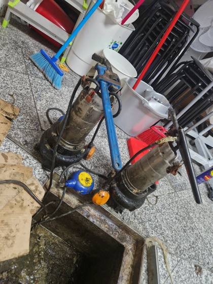 Trabalho de canalizacao e desentupimento realizado pela So Esgotos, foto 46