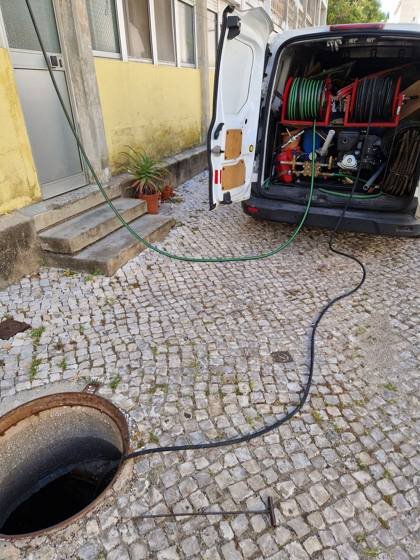 Trabalho de canalizacao e desentupimento realizado pela So Esgotos, foto 48
