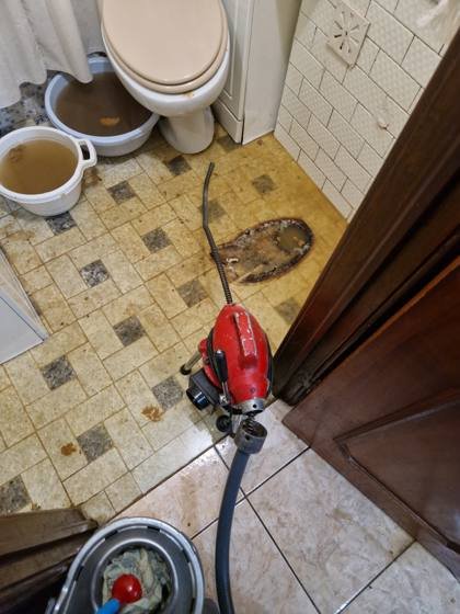 Trabalho de canalizacao e desentupimento realizado pela So Esgotos, foto 49