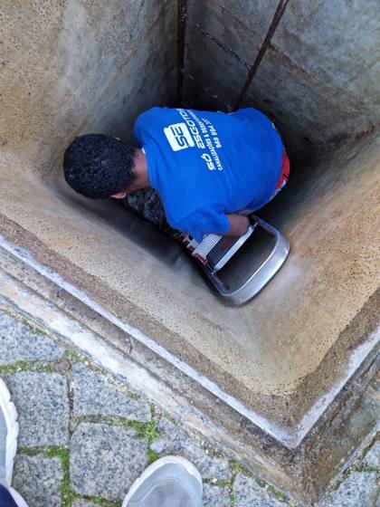 Trabalho de canalizacao e desentupimento realizado pela So Esgotos, foto 59