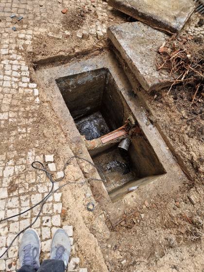 Trabalho de canalizacao e desentupimento realizado pela So Esgotos, foto 65