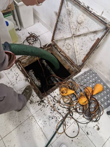 Trabalho de canalizacao e desentupimento realizado pela So Esgotos, foto 83