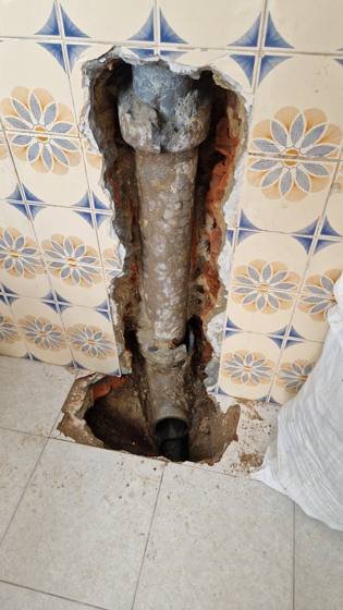 Trabalho de canalizacao e desentupimento realizado pela So Esgotos, foto 94