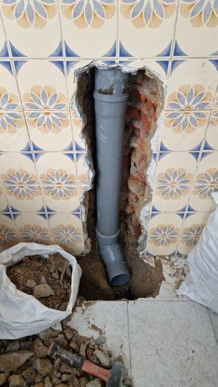 Trabalho de canalizacao e desentupimento realizado pela So Esgotos, foto 95