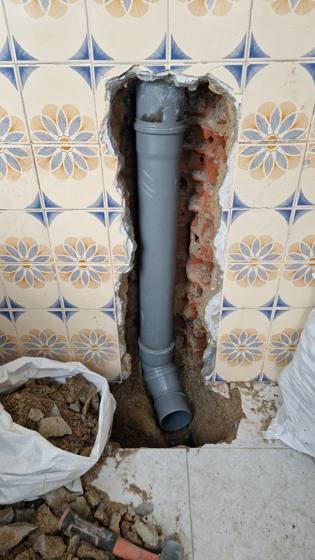 Trabalho de canalizacao e desentupimento realizado pela So Esgotos, foto 96