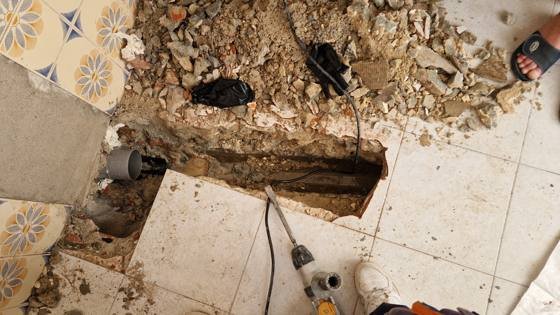 Trabalho de canalizacao e desentupimento realizado pela So Esgotos, foto 97