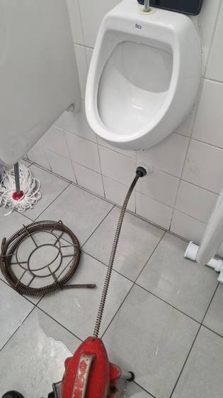 Trabalho de canalizacao e desentupimento realizado pela So Esgotos, foto 118