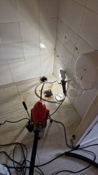 Trabalho de canalizacao e desentupimento realizado pela So Esgotos, foto 137