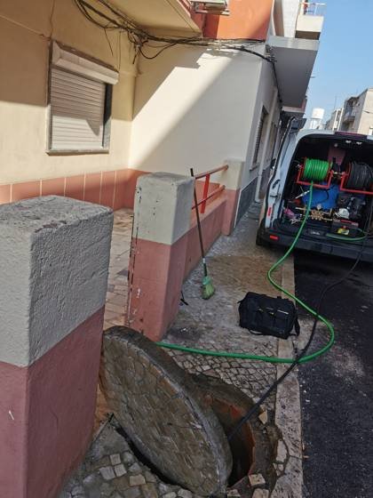 Trabalho de canalizacao e desentupimento realizado pela So Esgotos, foto 159